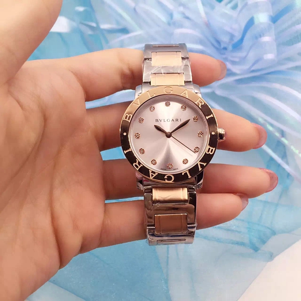 ブルガリ時計正面デザイン